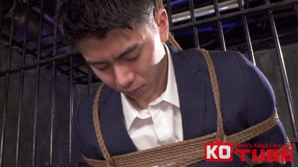 隠し倉庫で捕まった徹を舐め回すように見定める… 虐待捆绑-第7张